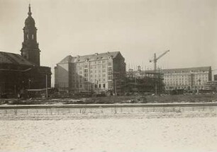 Blick von der Moritzstraße auf Kreuzkirche und Baustelle Wohn- und Geschäftshäuser am Altmarkt