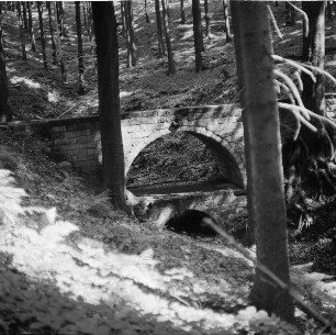 Hohe Brücke : Pirna-Graupa. Hohe Brücke, Sandstein-Bogenbrücke, Talseite. 1701/1800. 4. Brücke im Zuge des Fahrweges Wünschendorf - Graupa