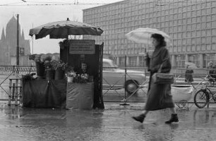 In Berli-Kreuzberg am Halleschen Tor mit Amerika-Gedenkbibliothek