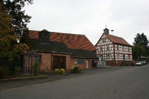 Ehemaliges Back- und Feuerwehrgerätehaus (Massivbau); Büdingen, Bergstraße 2, Bergstraße 4
