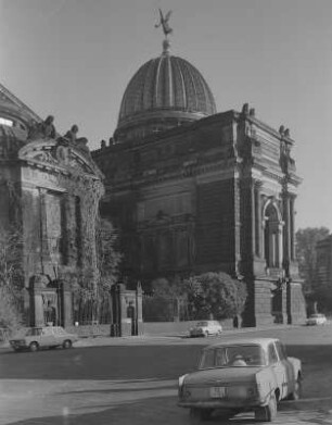 Dresden. Hochschule für Bildende Künste und Ausstellungsgebäude des ehemaligen Sächsischen Kunstvereins (Lipsiusbau)