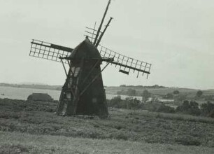 Rügen. Alt Reddewitz-Mariendorf. Alte Holländerwindmühle gegen die Hagensche Wieck