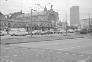 Frankfurt: Hauptbahnhof, Außenansicht vom Bahnhofsplatz