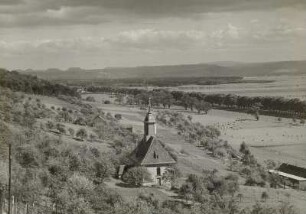 Dresden-Pillnitz, Blick vom Weinbergsweg über die Weinbergskirche (M. D. Pöppelmann) in das Elbtal