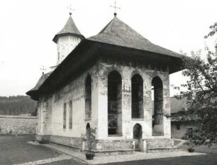 Moldovita, Rumänien. Kloster (1531). Klosterkirche von Nordwesten. Fresken 1537