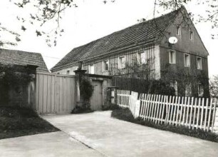 Cossebaude-Niederwartha, Weistropper Straße 10. Bauernhof (1838). Wohnhaus