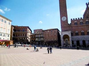 Siena: Piazza del Campo mit Palazzo Pubblico
