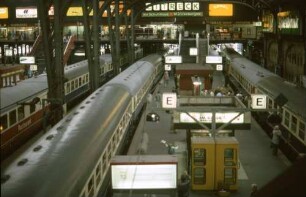 Hamburg Hbf. Bahnhofshalle IC-Bahnsteige