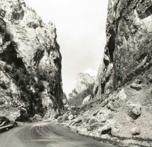 Rumänmien, Ostkarpaten, Bicaz-Klamm mit Autostraße
