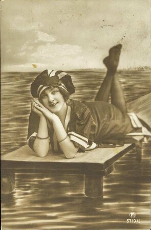 [Frau auf einem Steg]