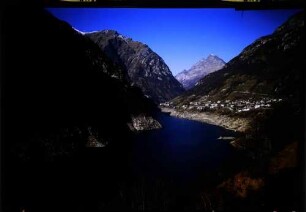 Vogorno: Stausee bei Vogorno