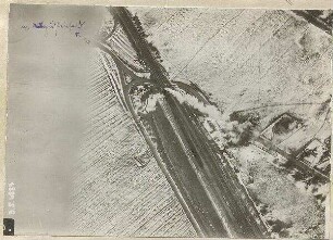 Fahrender Zug auf der Strecke Dachau Allach (700 m)