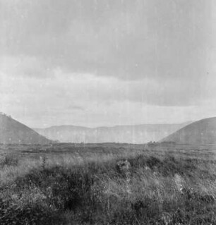 Grabenbruch : Blick von der Grabensohle auf den Ostrand des Großen Grabenbruchs bei Muhabura