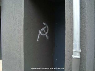{HAMMER UND SICHEL}