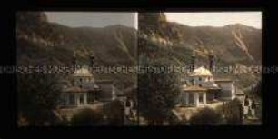 Blick auf neue Moschee und Gebirge bei Travnik