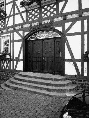 Rathaus und ehem. Stadtwirtshaus (Rathaus); Herbstein, Marktplatz 6, Marktplatz 7