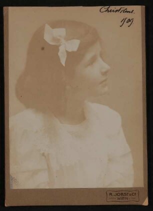 Portrait von Christiane von Hofmannsthal als ca. 7jähriges Mädchen mit Schleife im Haar im Profil