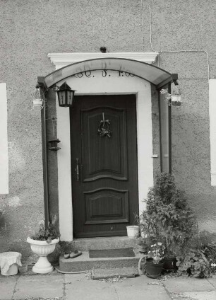 Medingen, Hauseingang des Wohnstallhauses : Medingen (Kreis Kamenz), ehemaliger Dreiseithof, Hauptstraße 4, 1853, 1866, Hauseingang des Wohnstallhauses