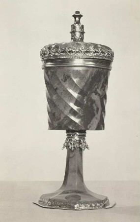 Kleiner Deckelpokal