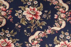 Bedruckter Baumwollstoff mit Blumen