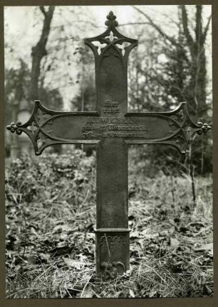 Friedhof. Grabkreuz, Gußeisen. Ludwig Saam 1853