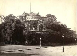 Dresden. Brühlsche Terrasse mit 4. Belvedere : Dresden-Altstadt. Brühlsche Terrasse mit Restaurant "Belvedere" (1842; O. von Wolframsdorf). Blick entlang Terrassenufer nach West-Südwesten gegen Schloßturm