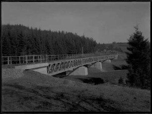 Fichtenberg: Bahnbrücke über Tal