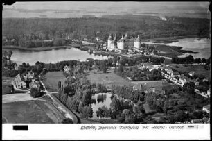 Jagdschloss Moritzburg mit Adams Gasthof, Luftbild