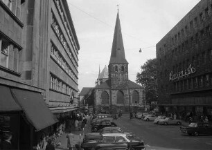 Essen: Kurienplatz mit Hahn und Münster