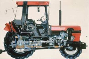 Schemazeichnung: Traktor, Allradtraktor, Antriebs- und Anbausystem, Bauart