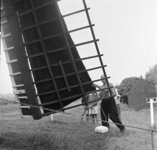 Besegeln des Segelgatterflügels einer Windmühle