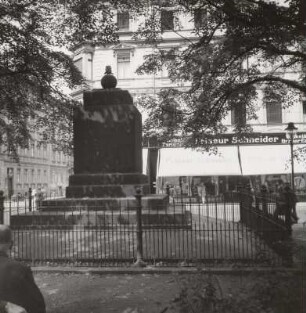 Elster-Brücken-Sprengungsdenkmal : Denkmal zur Erinnerung an die vorzeitige Elster-Brückensprengung am 19. Oktober 1813. Friedrich-Ludwig-Jahn-Allee & Thomasiusstraße & Ranstädter Steinweg