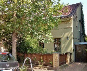 Wohnhaus mit Seitenflügel; Berlin, Treptow-Köpenick