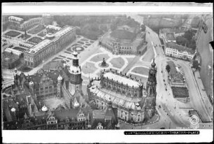 Dresden, Theaterplatz mit Zwinger, Residenzschloss, Katholischer Hofkirche und Semperoper, Luftbild
