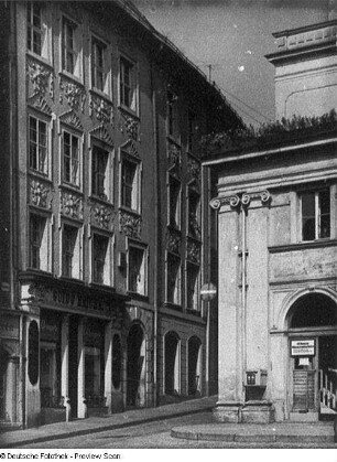Bautzen, Hauptmarkt 2. Wohnhaus mit Laden, ehemaliger Gasthof "Goldenes Buch" (nach 1709, 1785 Wiederaufbau). Straßenansicht