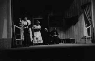 Szenenbilder aus der Operette "Der Opernball" von Richard Heuberger in einer Aufführung des Brandenburgischen Landestheaters in Potsdam