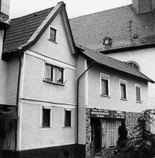 Schwalbach, Taunusstraße 2