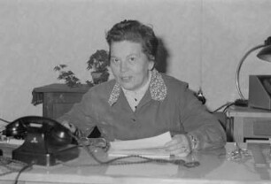 [Portrait am Arbeitsplatz]