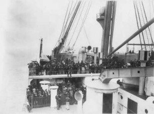 Kreuzfahrten der Hamburg-Amerika Linie, um 1911/1913. Passagiere der 3. Klasse (Auswanderer) bei der Überfahrt auf einem Hochseepassagierdampfer