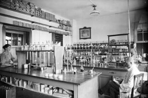 Laborraum II : Brockwitz. Carl Tiedemann Chemische Werke Brockwitz. Laborraum II