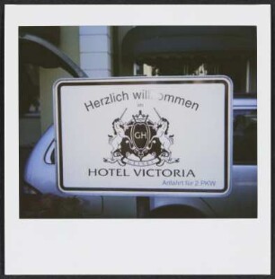 Willkommensschild vor dem Hotel Victoria in Bad Mergentheim