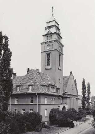 Werdau, Pfarrhaus und Turmfront von Sankt Bonifatius