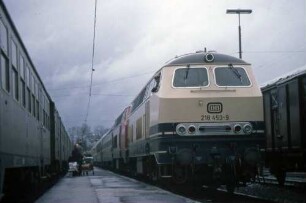 Crailsheim Lok 218 453 UIC-X-Wagen Bahnsteig Reisende