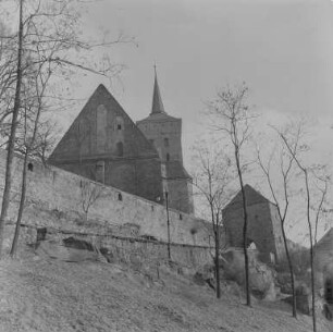 Bautzen Unter dem Schloss usw. : Bautzen. Stadtmauer, Mühlstraße. Blick zur Michaeliskirche