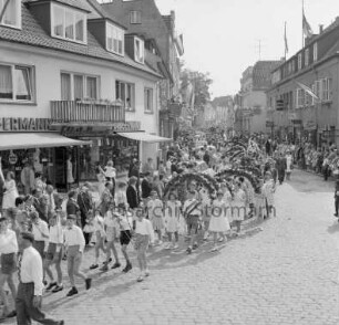 Vogelschießen: Festumzug in der Bahnhofstrasse Ecke Besttorstrasse