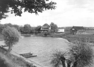 Frankfurt (Oder), Bootshäuser : Frankfurt (Oder). Bootshäuser an der Oder (Altarm)
