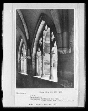 Magdeburg, Dom Sankt Mauritius und Katharina, Innenaufnahme, Kreuzgang : Ostflügel, Blick durch die zwei nördlichen Arkaden