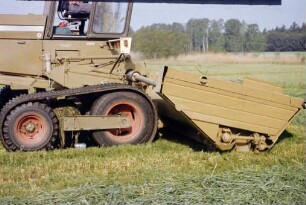 Schwadmäher E 303 mit Gummigleisband