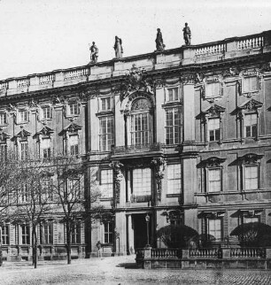 Berlin, Schloss, Teil der Nordfassade mit Portal, 1945 ausgebrannt, Ruine 1950/51 gesprengt. Andreas Schlüter