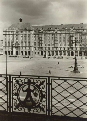 Dresden, Altmarkt, Wohn- und Geschäftshaus auf der Ostseite
